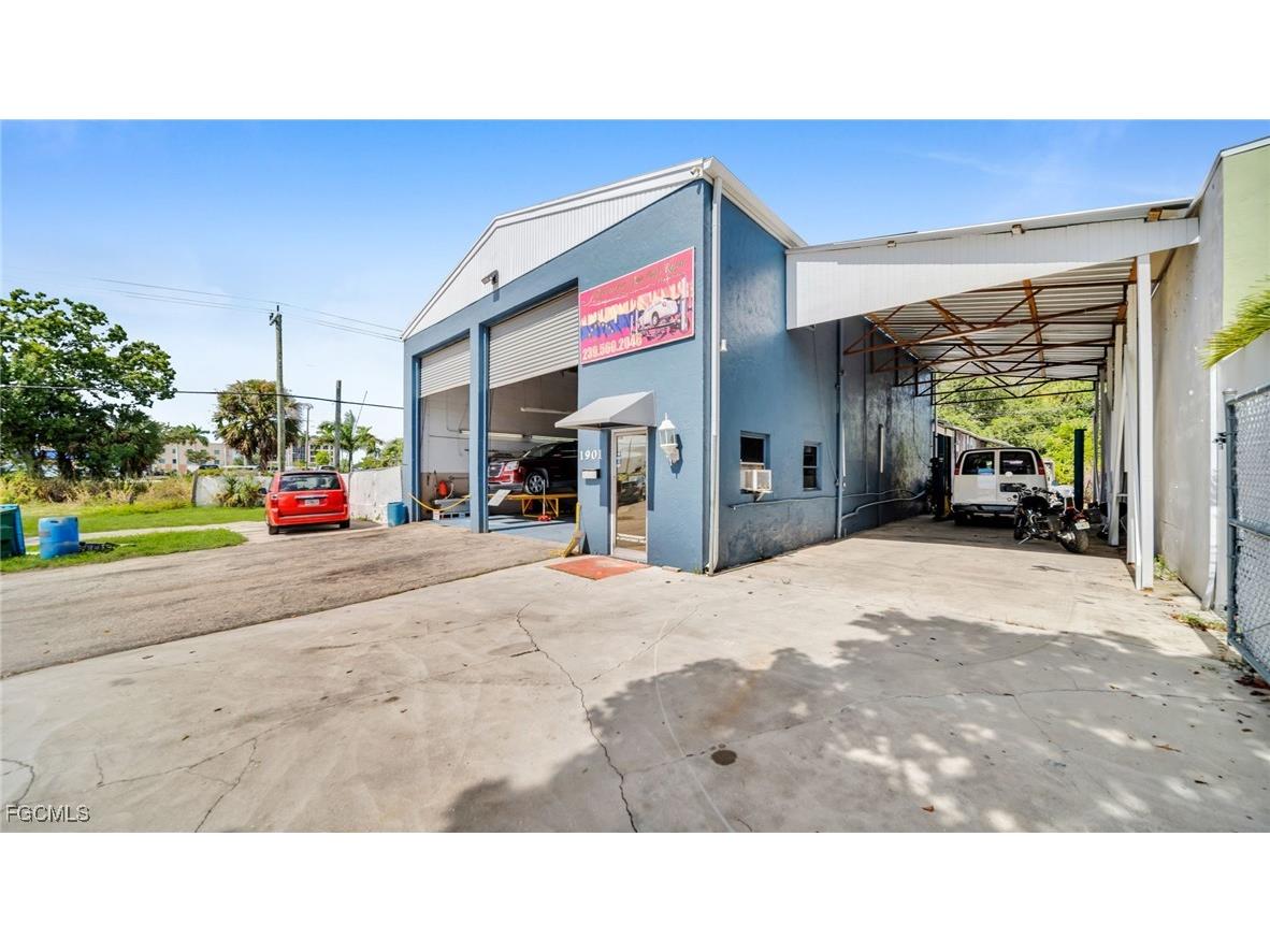 1901 Dana Drive Fort Myers FL 33907 2025019594 image3