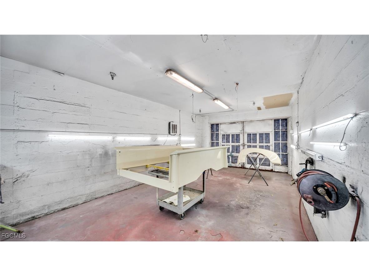 1901 Dana Drive Fort Myers FL 33907 2025019594 image4