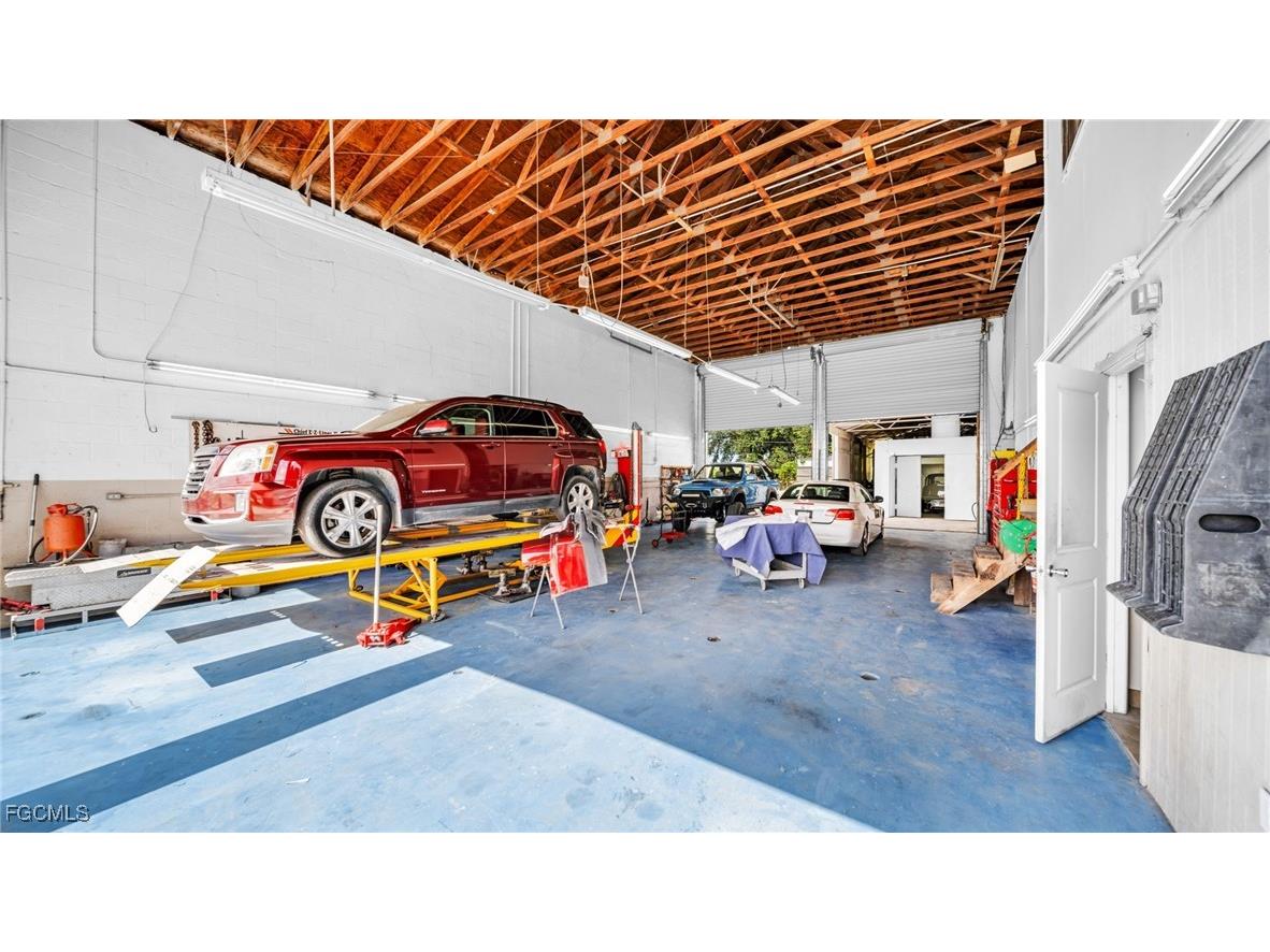 1901 Dana Drive Fort Myers FL 33907 2025019594 image5