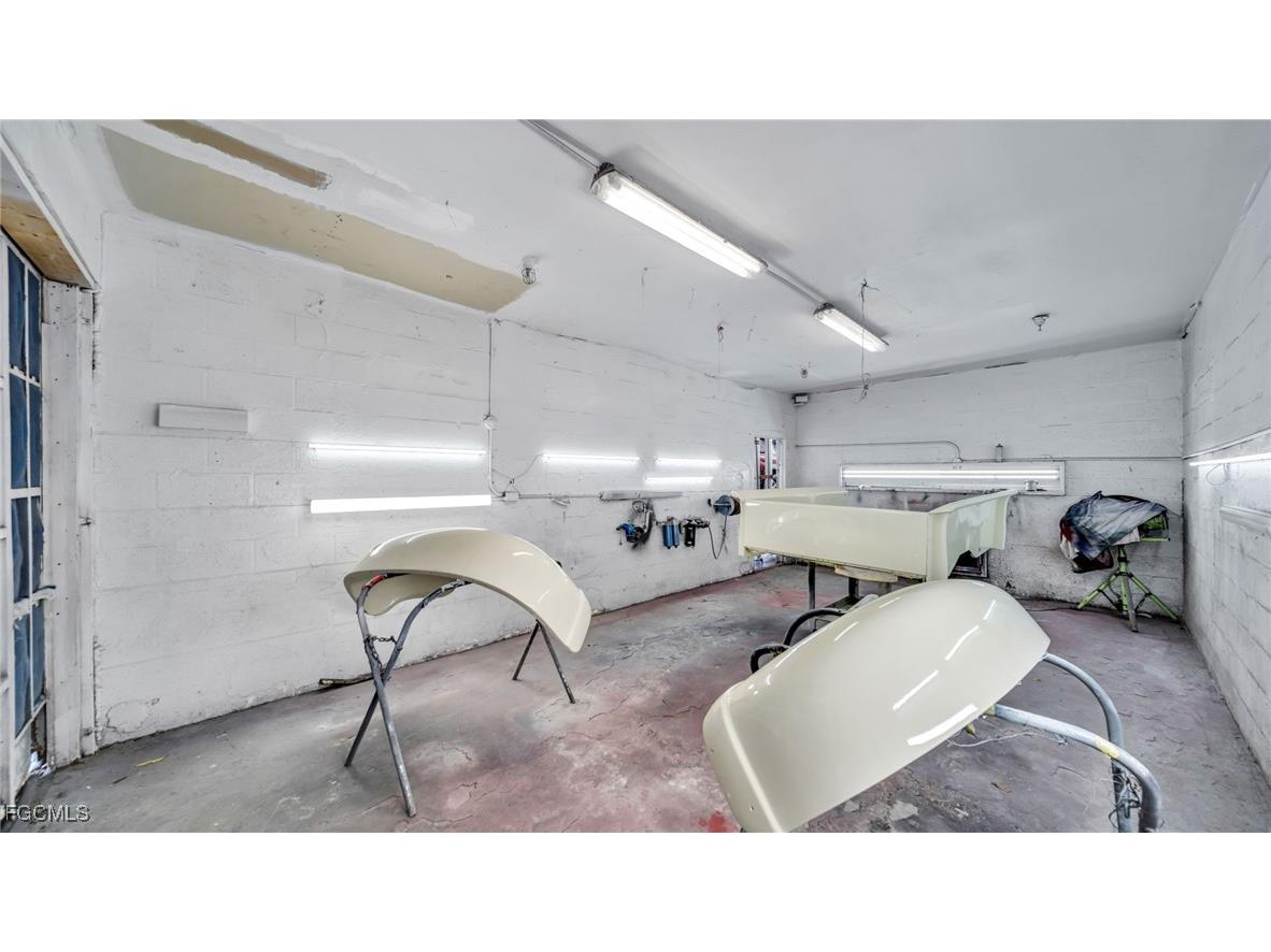 1901 Dana Drive Fort Myers FL 33907 2025019594 image6