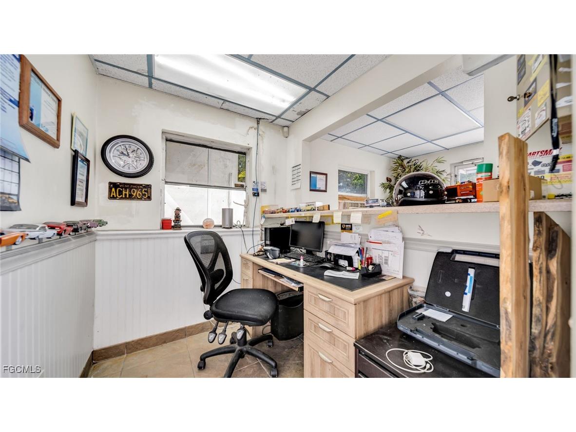 1901 Dana Drive Fort Myers FL 33907 2025019594 image9