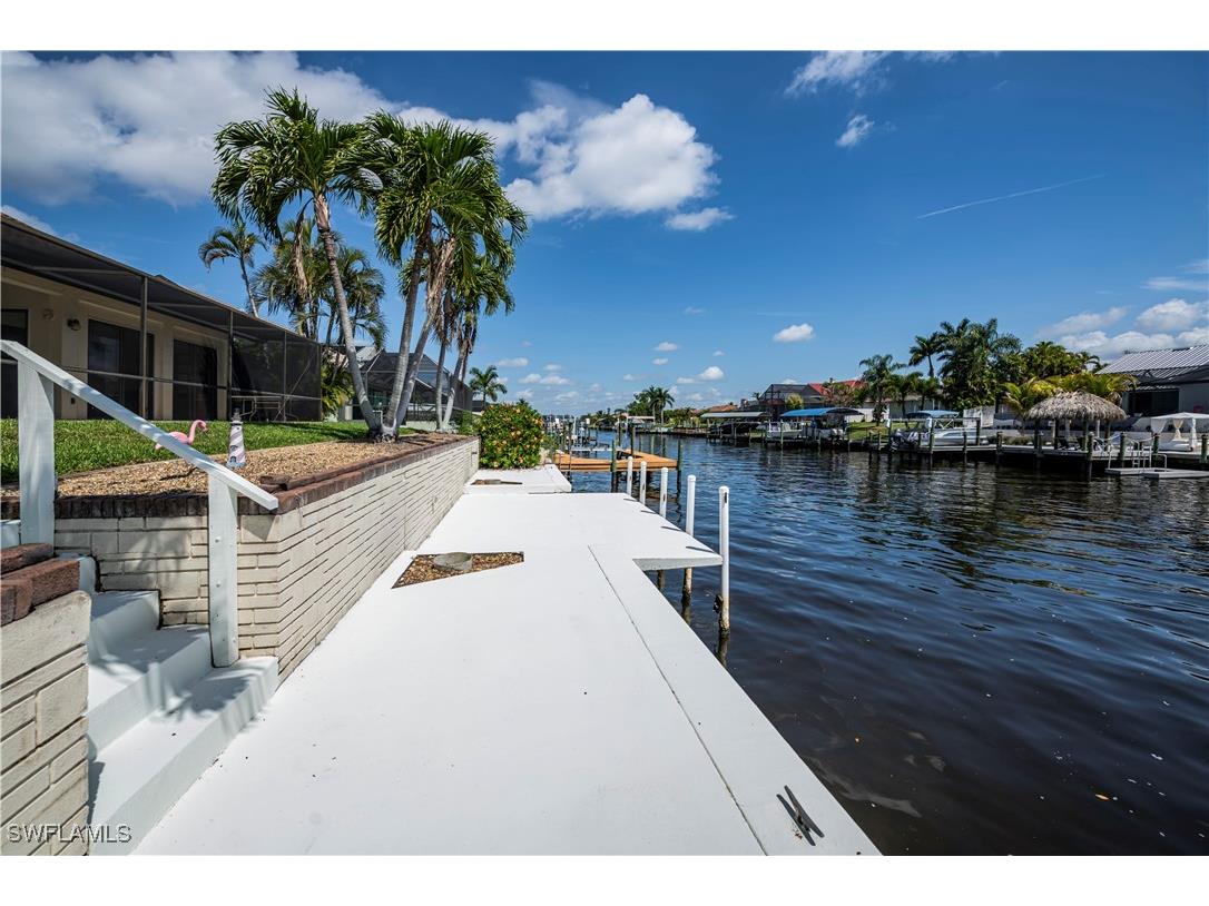 1903 SE 10th Avenue Cape Coral FL 33990 225027253 image1