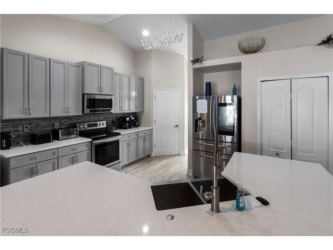 1905 SW 51st Terrace Cape Coral FL 33914 2025019343 image11