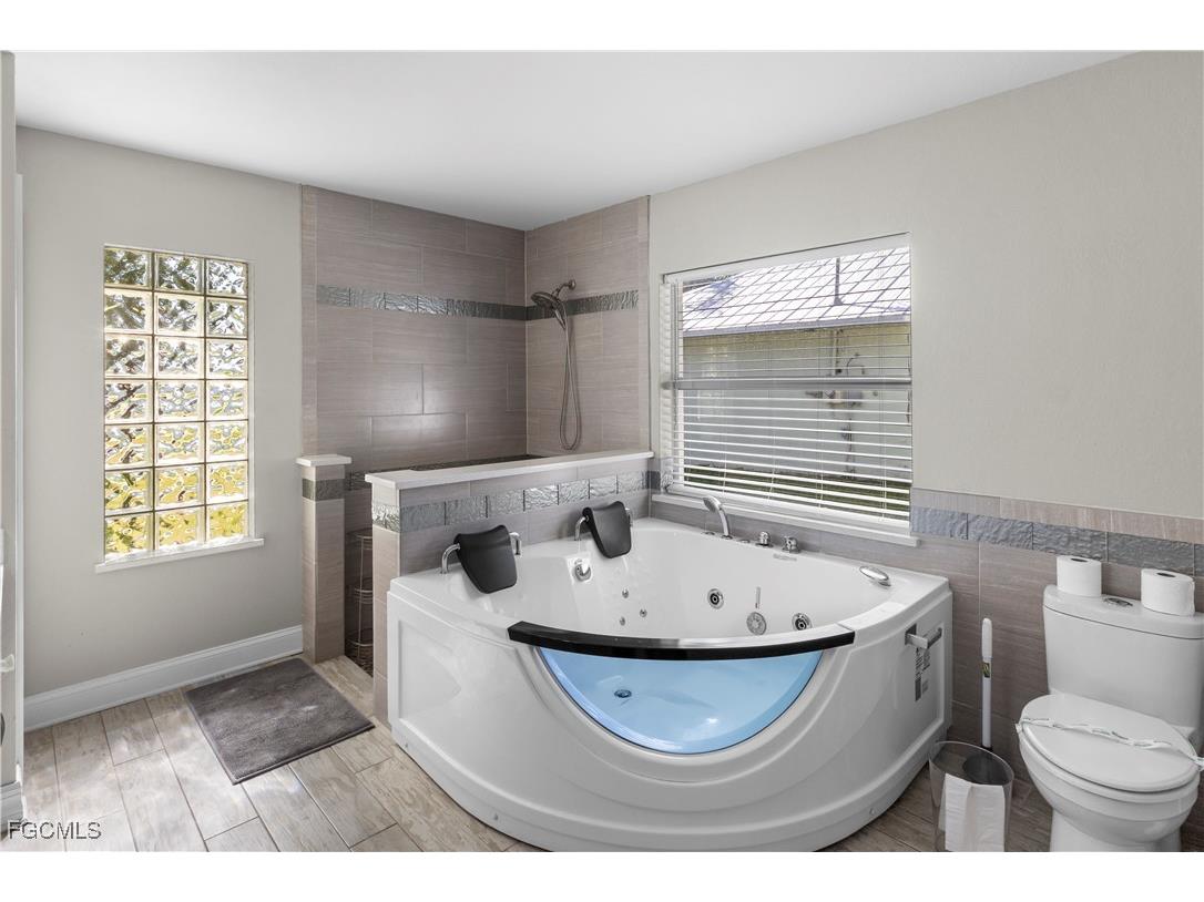 1905 SW 51st Terrace Cape Coral FL 33914 2025019343 image21