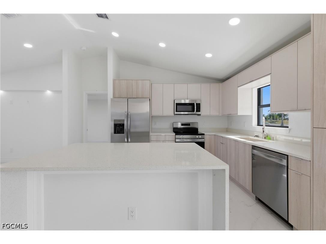 1906 NE 16th Place Cape Coral FL 33909 2026019979 image10