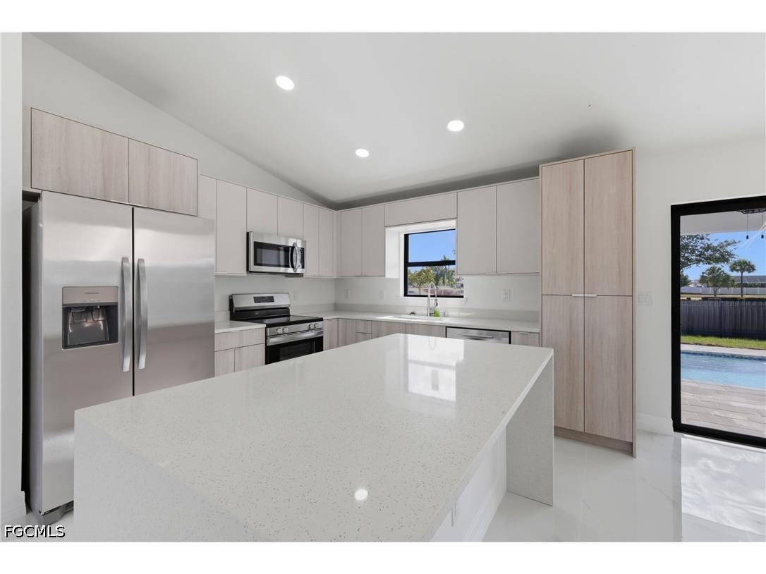 1906 NE 16th Place Cape Coral FL 33909 2026019979 image8