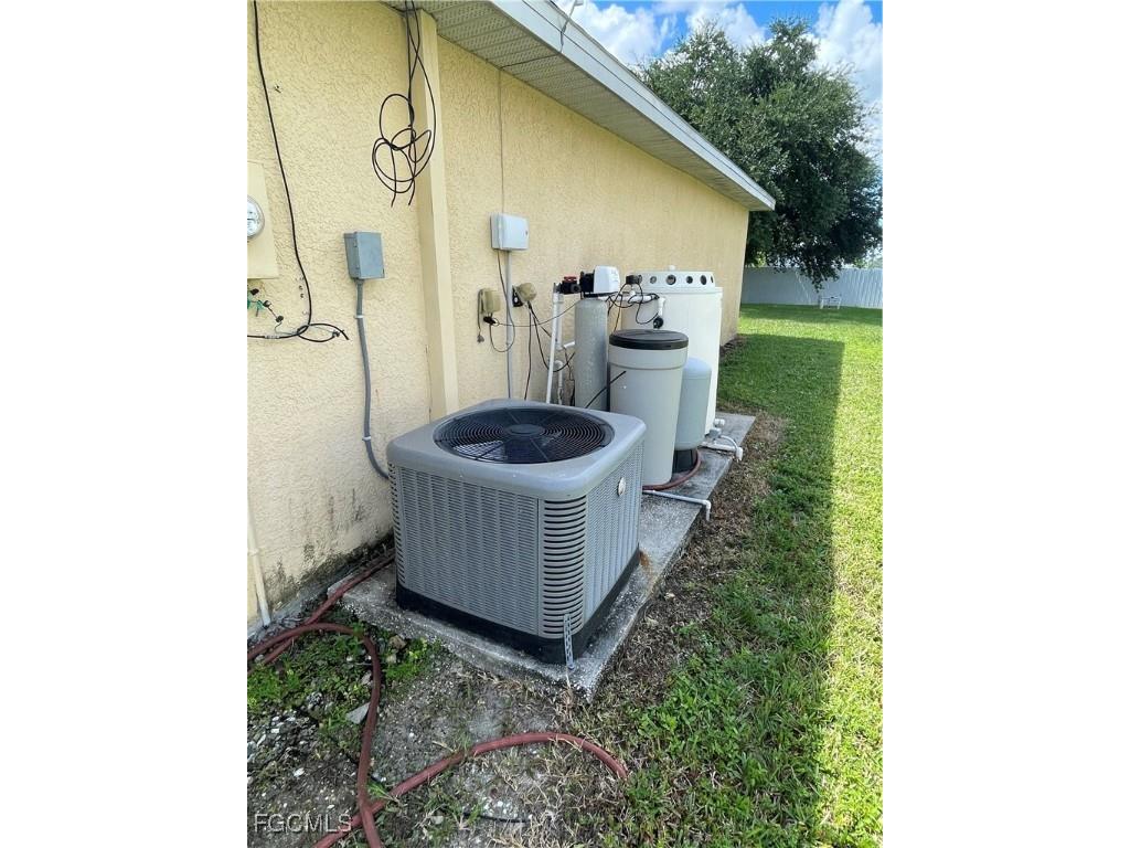 1908 NE 7th Avenue Cape Coral FL 33909 2025019604 image2