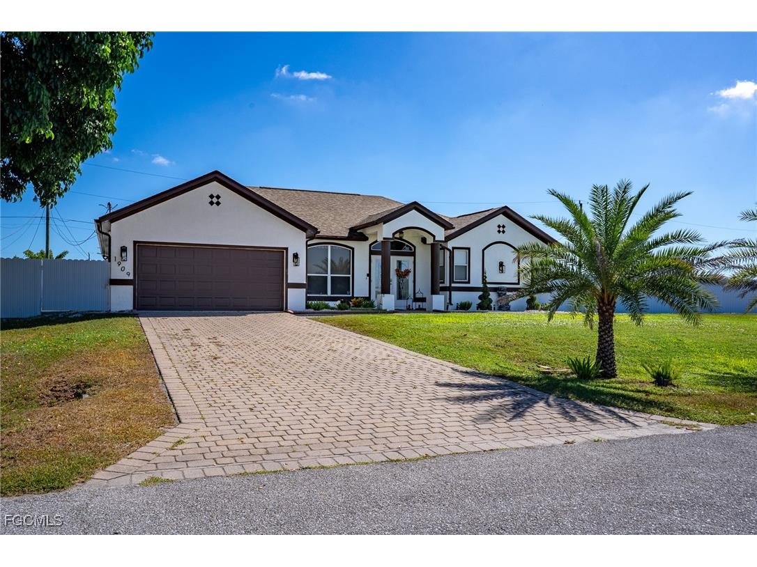 1909 NE 1st Place Cape Coral FL 33909 2025019551 image1