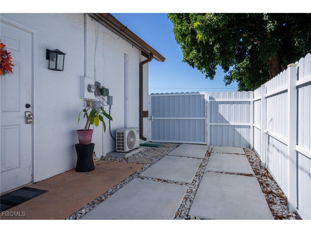 1909 NE 1st Place Cape Coral FL 33909 2025019551 image28