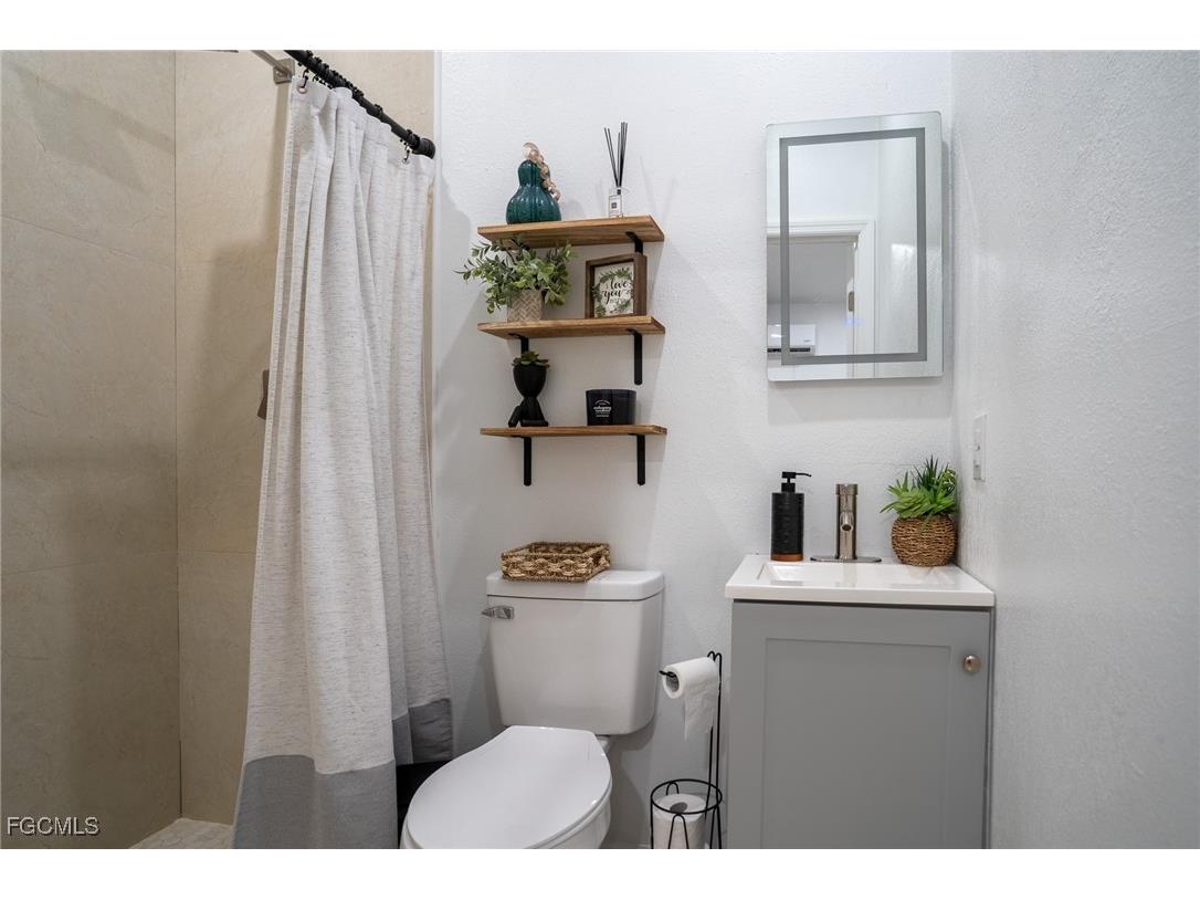 1909 NE 1st Place Cape Coral FL 33909 2025019551 image32