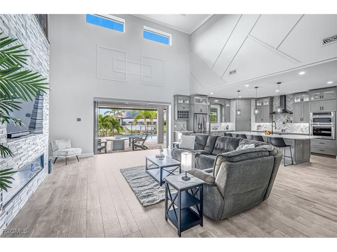 1909 SE 14th Street Cape Coral FL 33990 2025006575 image7