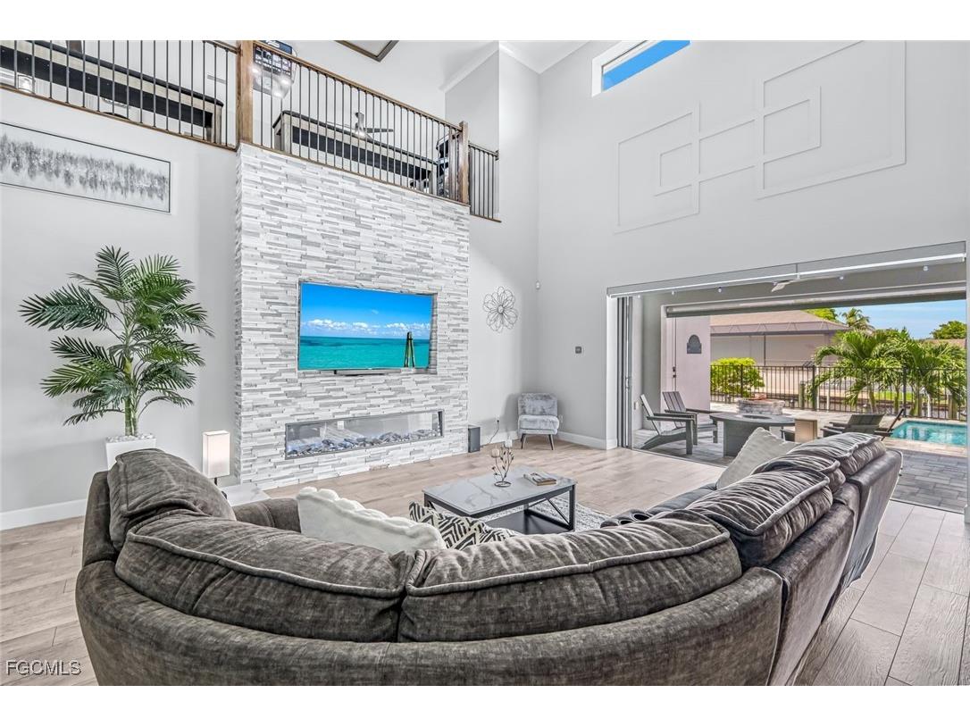 1909 SE 14th Street Cape Coral FL 33990 2025006575 image8