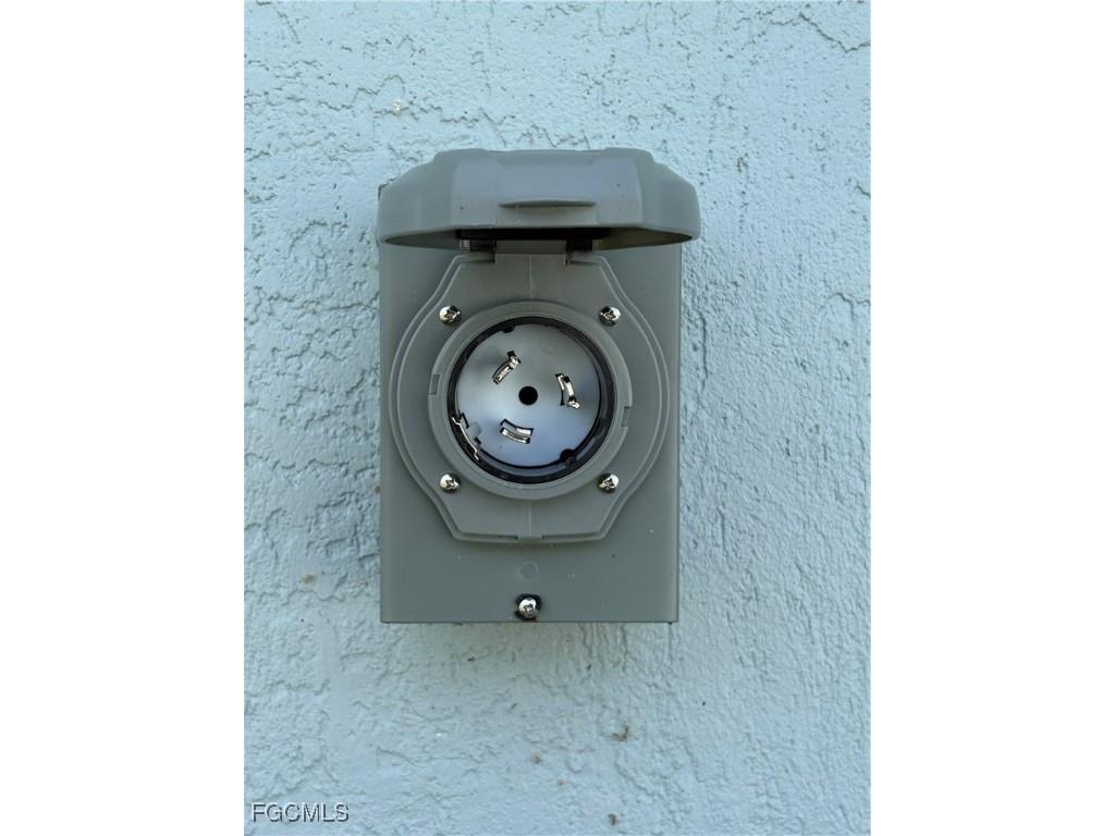 1909 SW 29th Terrace Cape Coral FL 33914 2025008881 image44