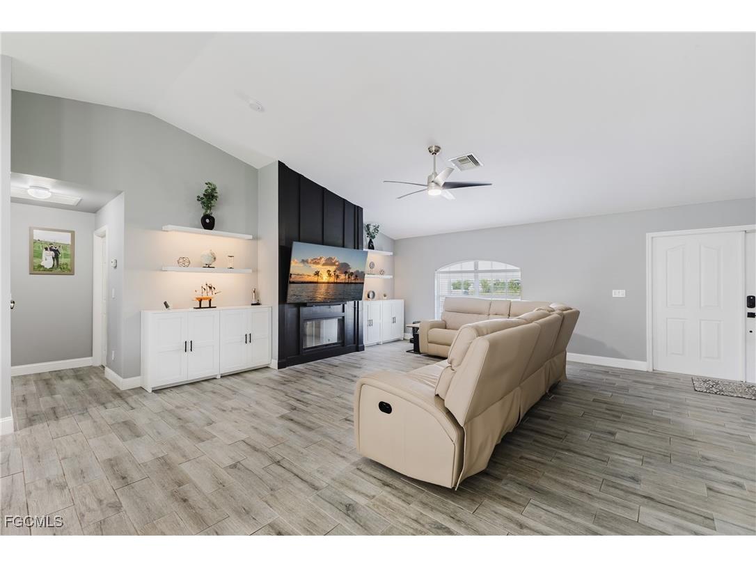 1910 NW 14th Terrace Cape Coral FL 33993 2026000704 image6
