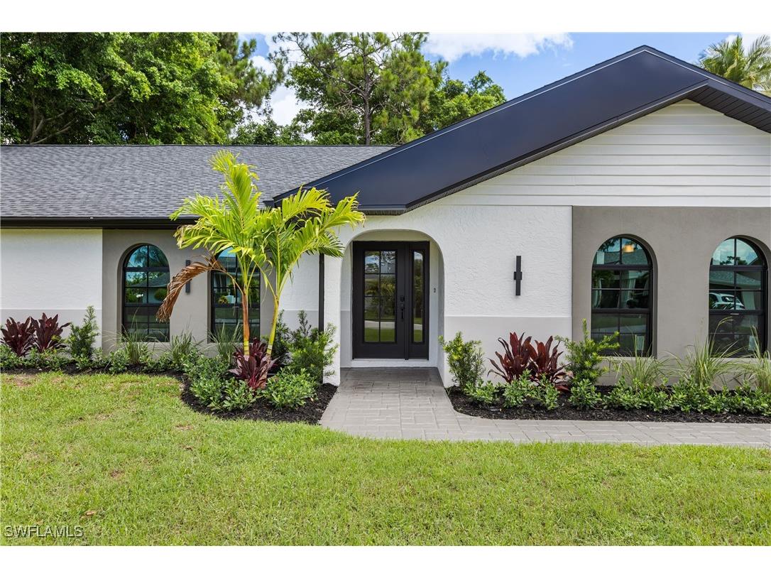 1911 Princess Court Naples FL 34110 225083406 image1