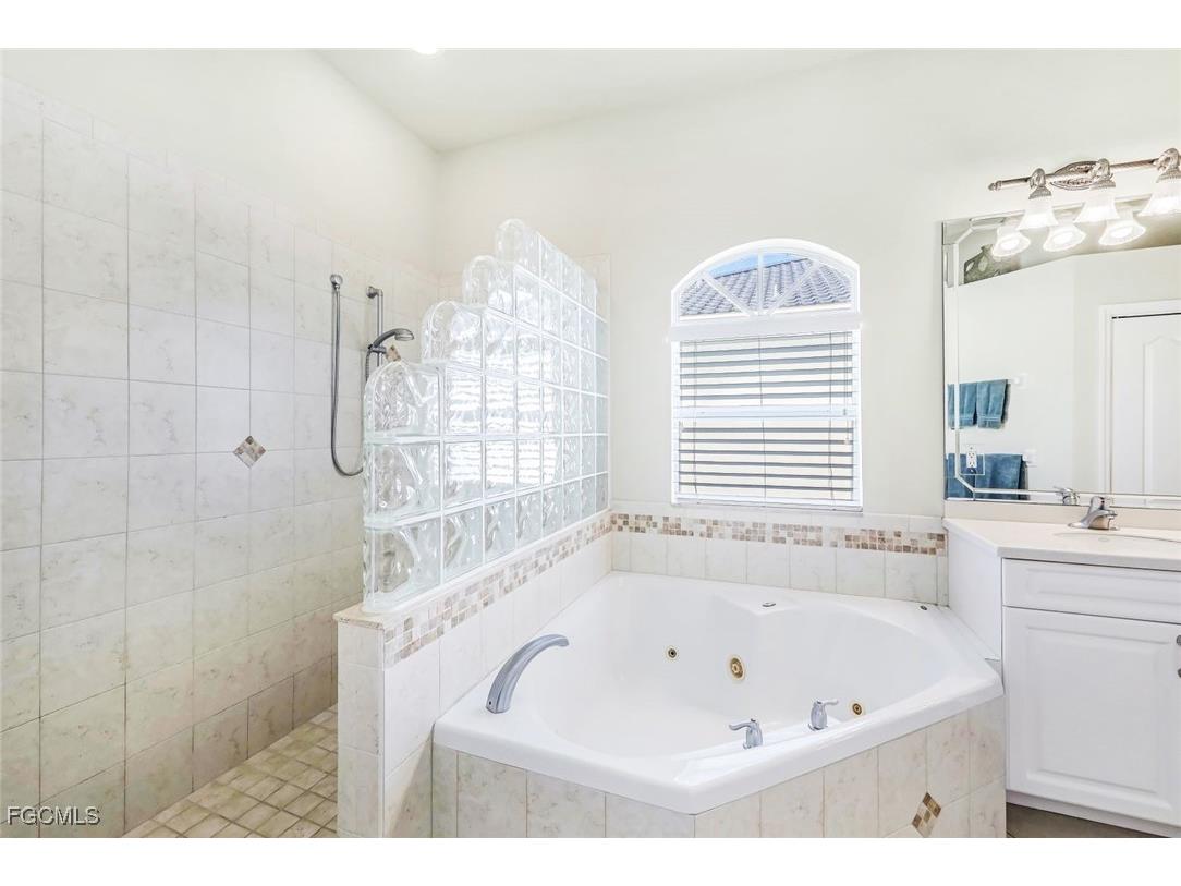 1911 SE 35th Street Cape Coral FL 33904 2025008147 image22