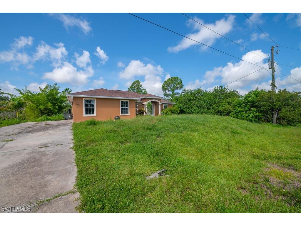 1911 Woodrow Avenue Lehigh Acres FL 33972 223023908 image1