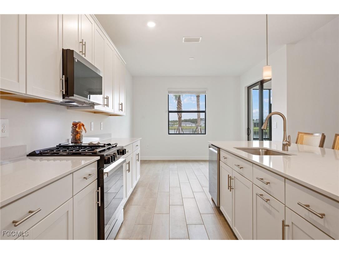 19112 Hanley Boulevard Estero FL 33928 2025019997 image6