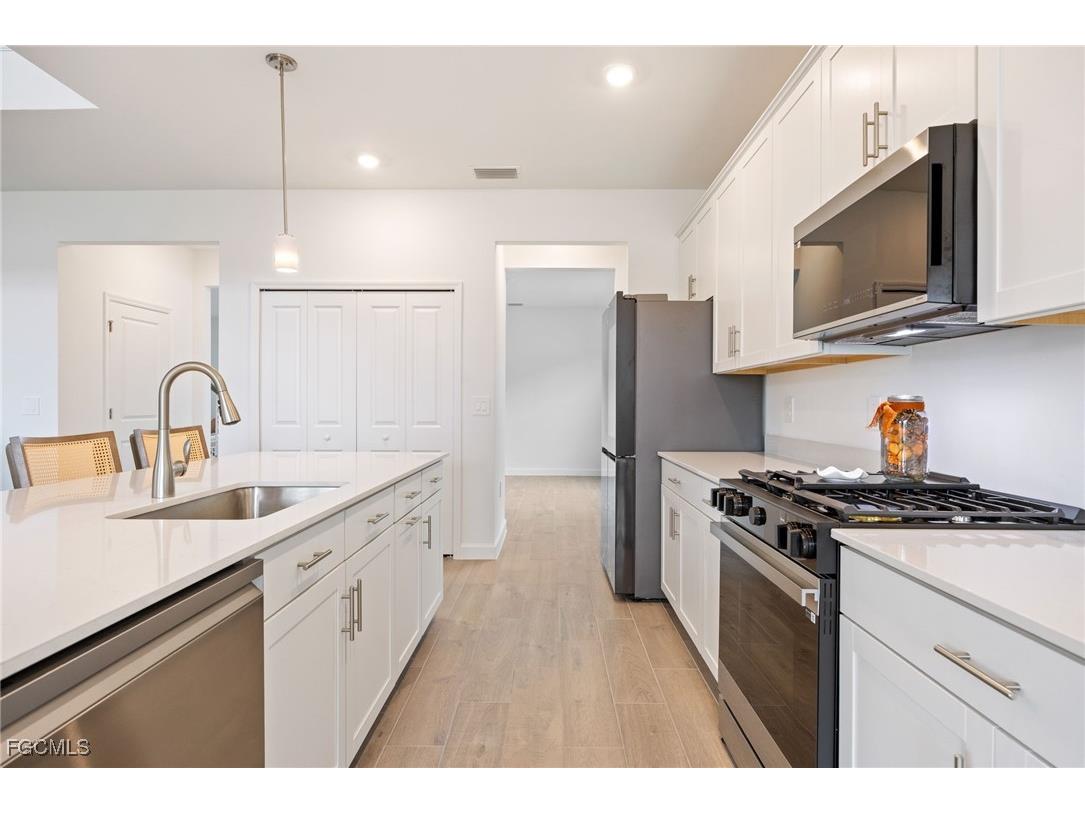 19112 Hanley Boulevard Estero FL 33928 2025019997 image8