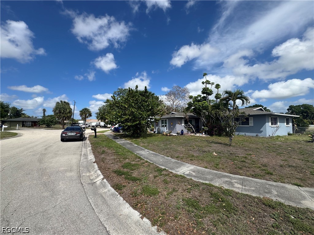 1912 Howe Court North Fort Myers FL 33903 2026015827 image2