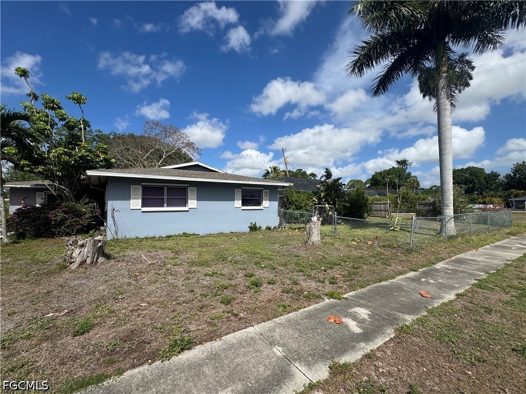 1912 Howe Court North Fort Myers FL 33903 2026015827 image3