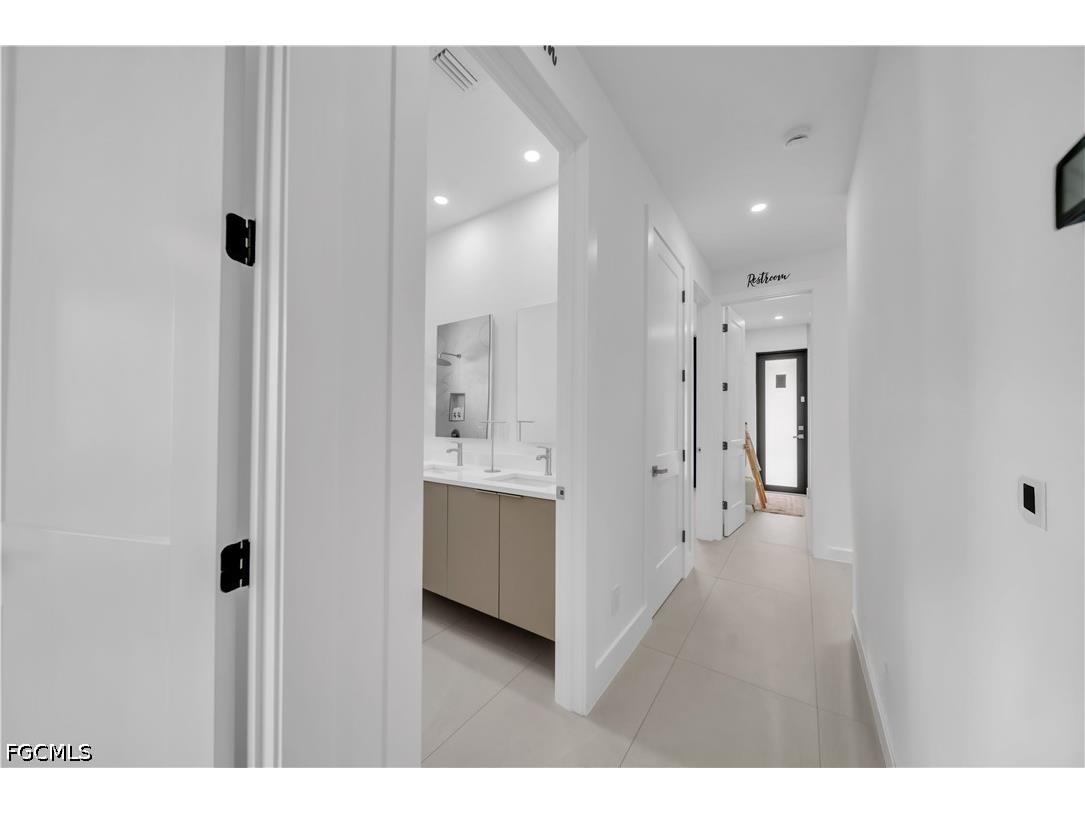 1913 NE 34th Terrace Cape Coral FL 33909 2026014598 image22