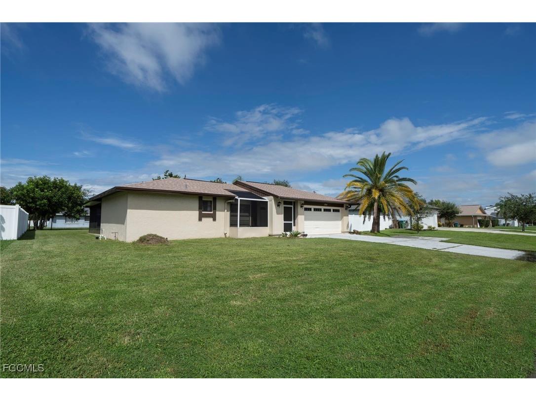 1914 Country Club Boulevard Cape Coral FL 33990 2025009470 image1