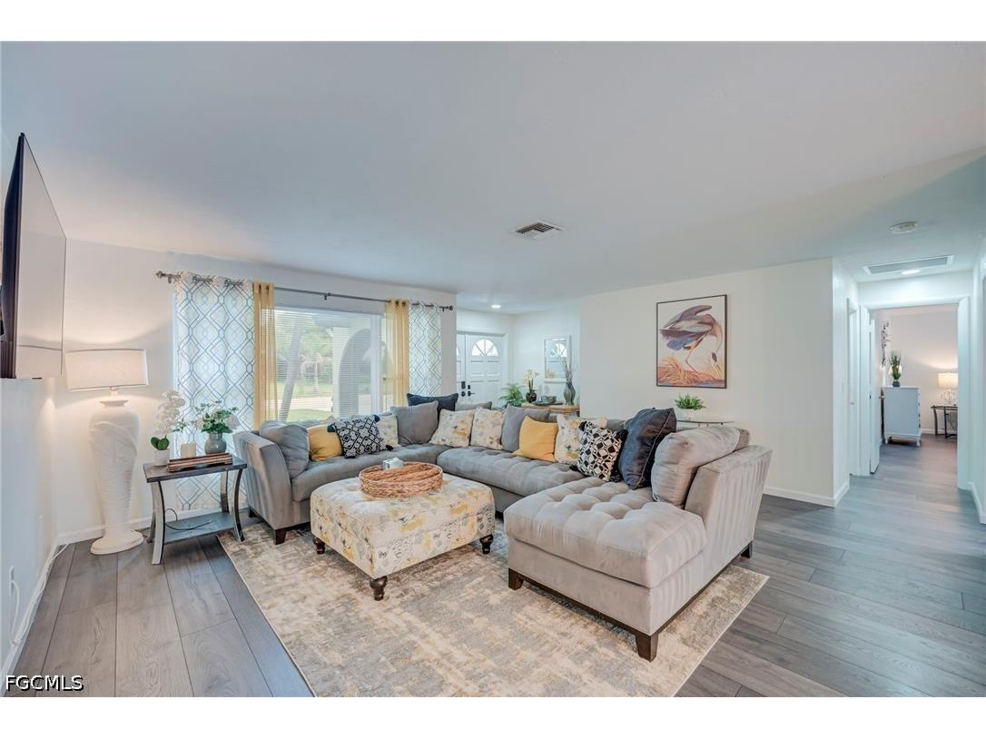 1914 Ottersrest Lane Cape Coral FL 33990 2026024609 image5
