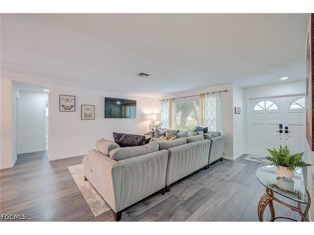 1914 Ottersrest Lane Cape Coral FL 33990 2026024609 image7