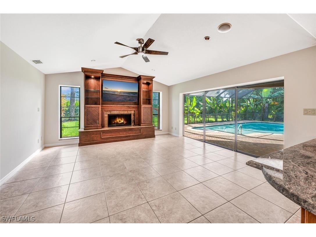 1915 Empress Court Naples FL 34110 224060372 image1