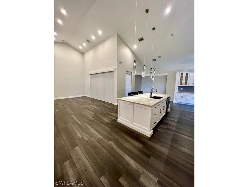 1915 Manchester Circle Naples FL 34109 223040962 image1