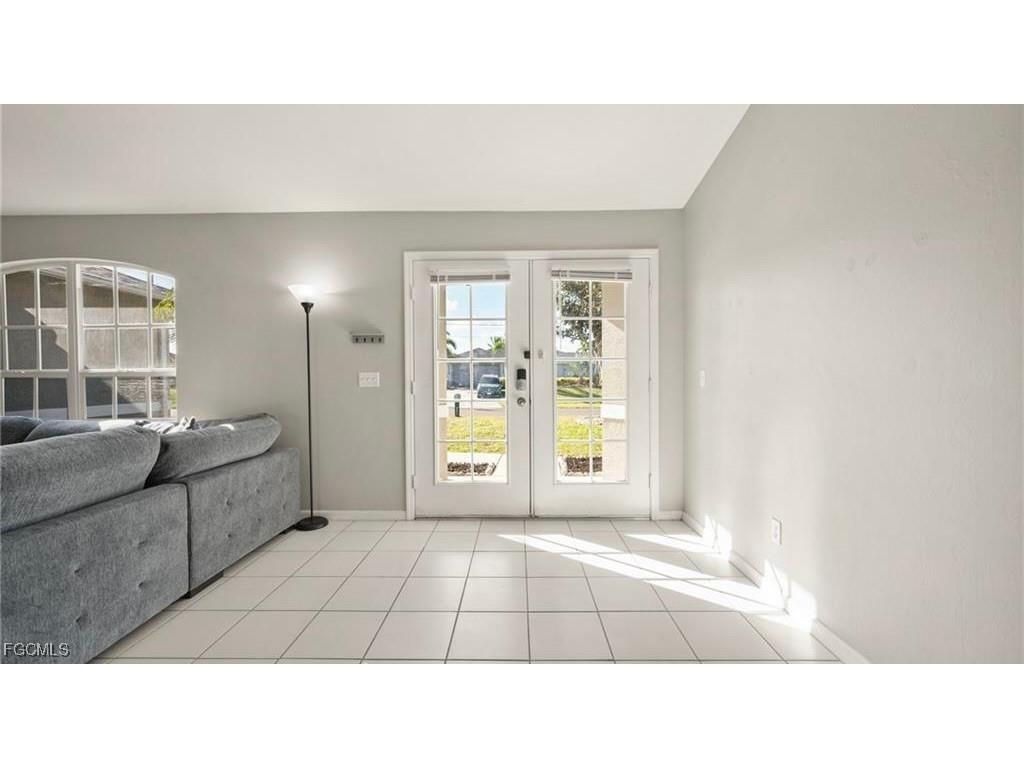 1915 SW 2nd Street Cape Coral FL 33991 2025020703 image2