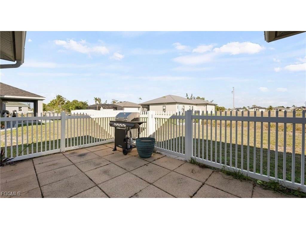 1915 SW 2nd Street Cape Coral FL 33991 2025020703 image23