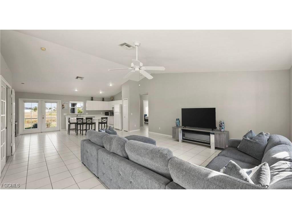 1915 SW 2nd Street Cape Coral FL 33991 2025020703 image3