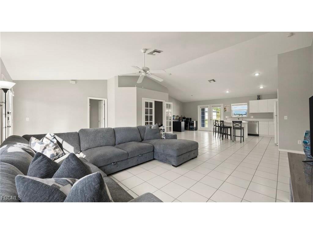 1915 SW 2nd Street Cape Coral FL 33991 2025020703 image5