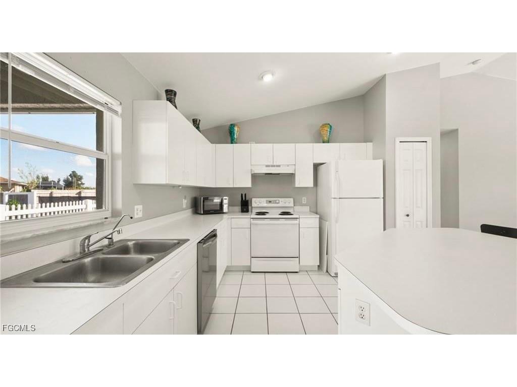 1915 SW 2nd Street Cape Coral FL 33991 2025020703 image8