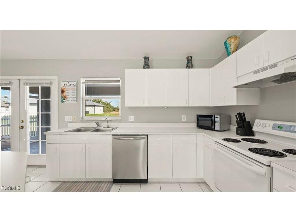 1915 SW 2nd Street Cape Coral FL 33991 2025020703 image9