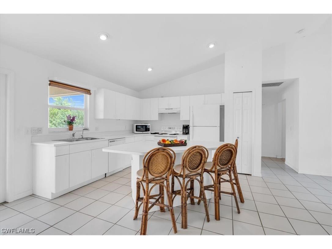 1915 SW 2nd Street Cape Coral FL 33991 223058650 image1