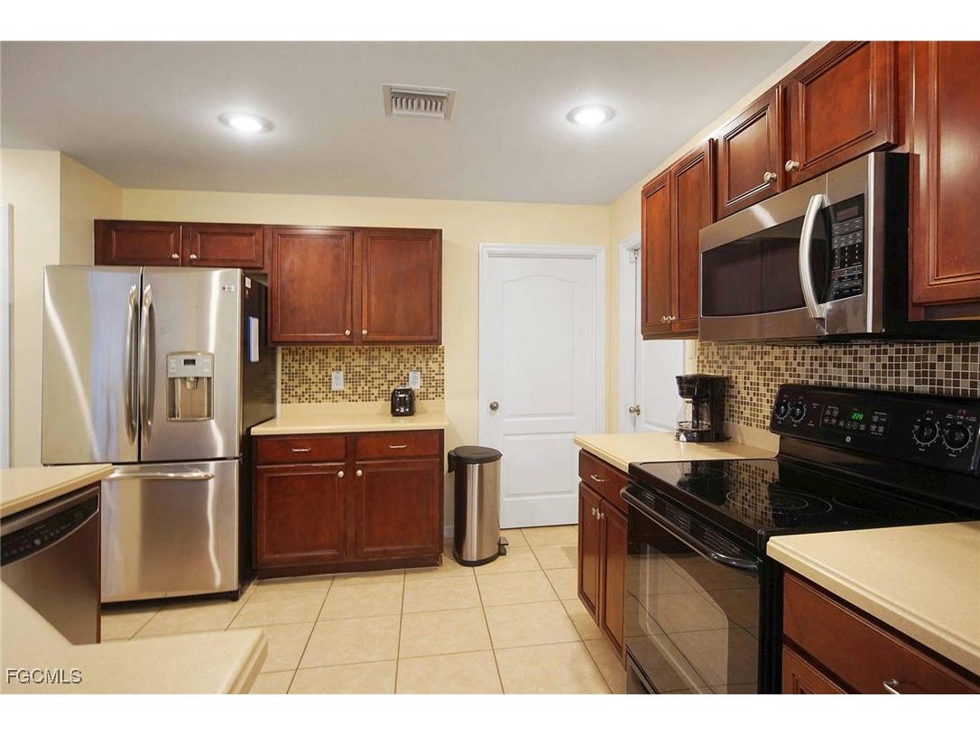 1916 NW 13th Place Cape Coral FL 33993 2025010069 image6