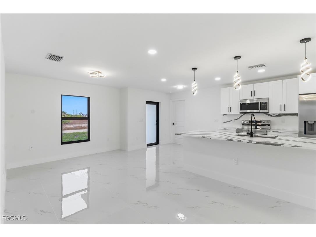 1918 NW 21st Terrace Cape Coral FL 33993 2026001940 image10