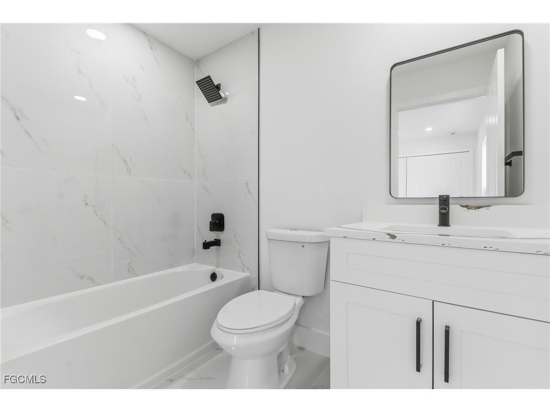 1918 NW 21st Terrace Cape Coral FL 33993 2026001940 image38