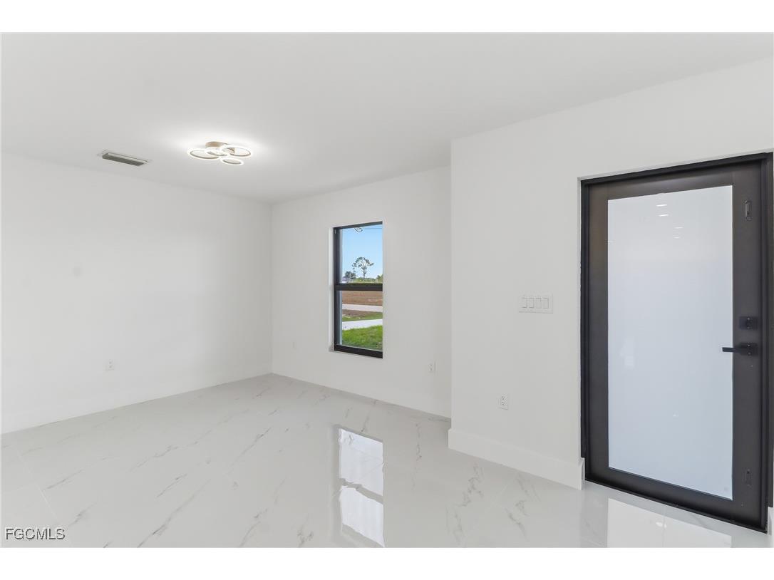 1918 NW 21st Terrace Cape Coral FL 33993 2026001940 image4