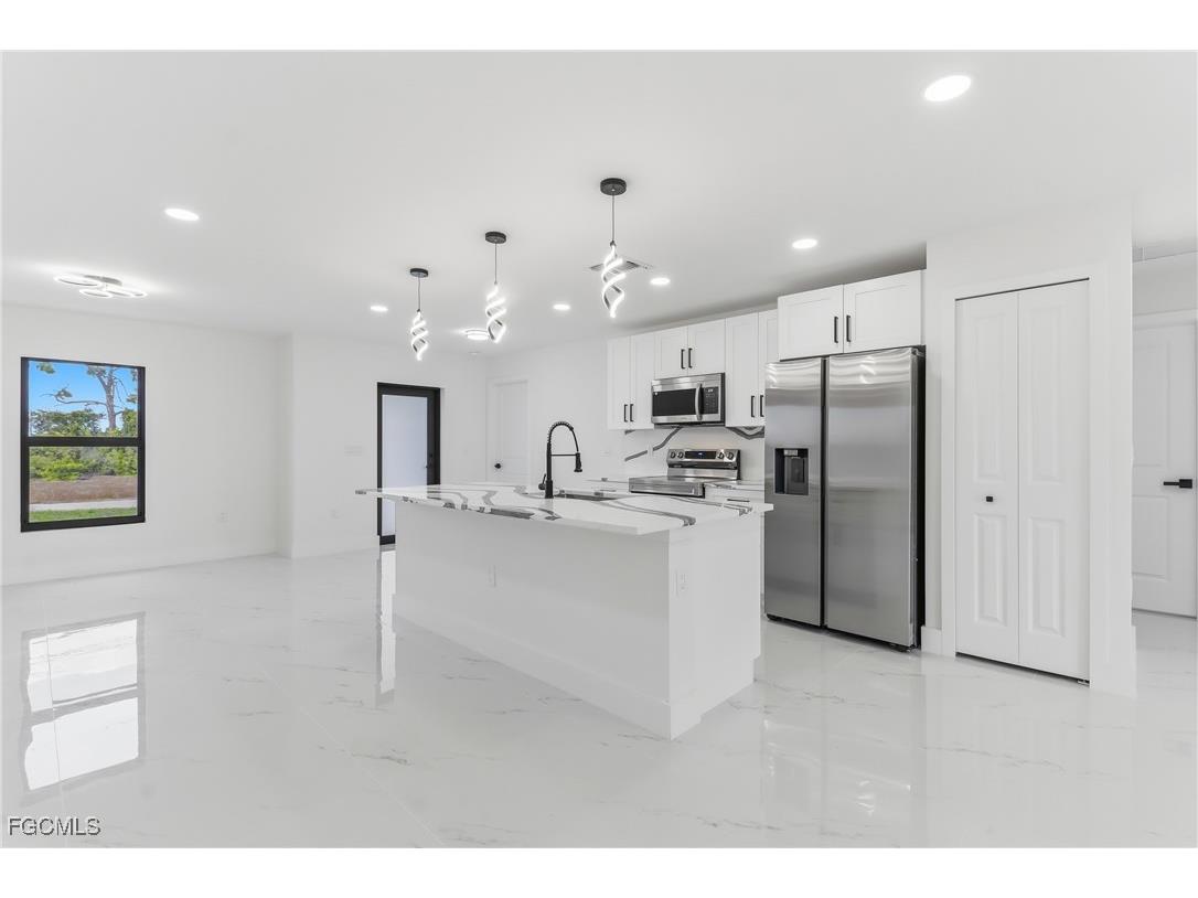 1918 NW 21st Terrace Cape Coral FL 33993 2026001940 image5