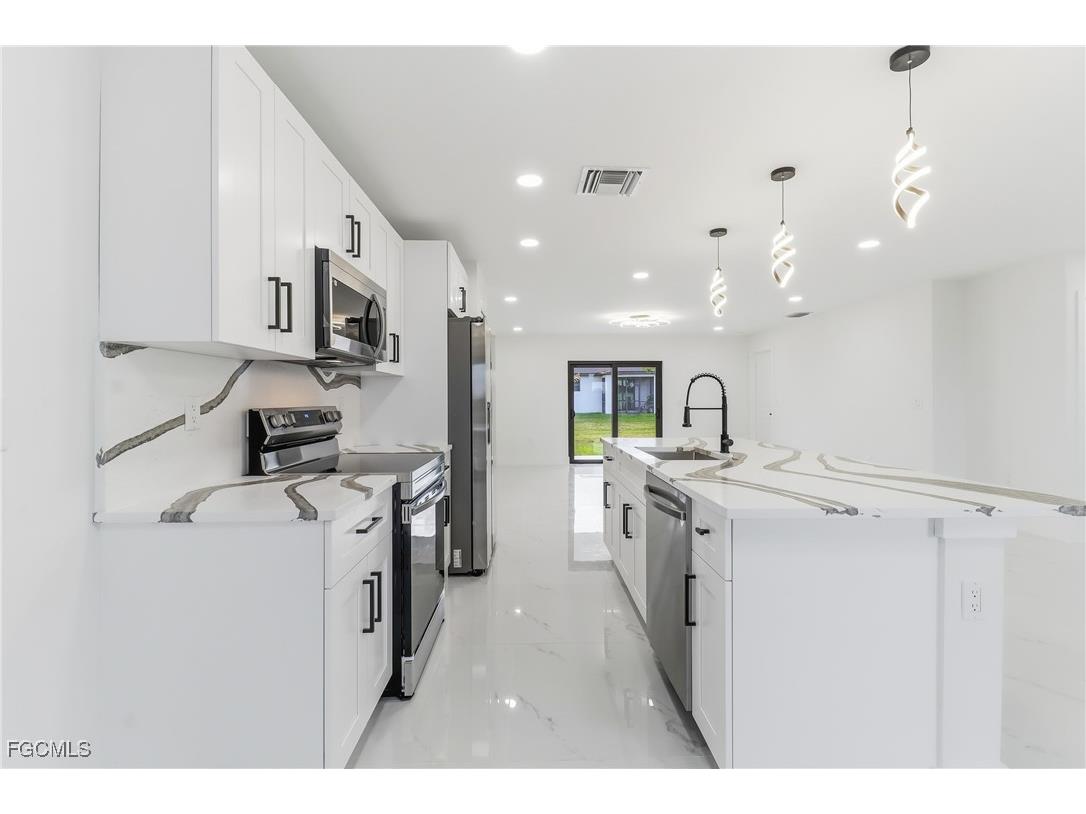 1918 NW 21st Terrace Cape Coral FL 33993 2026001940 image6