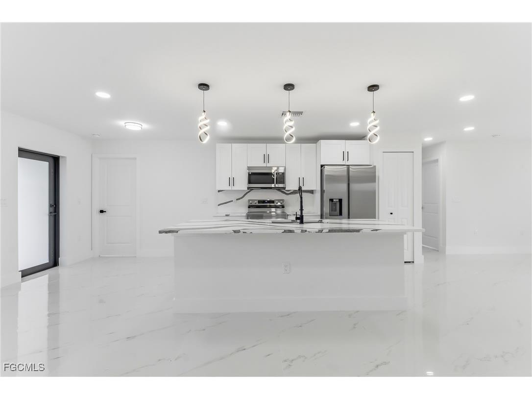 1918 NW 21st Terrace Cape Coral FL 33993 2026001940 image7