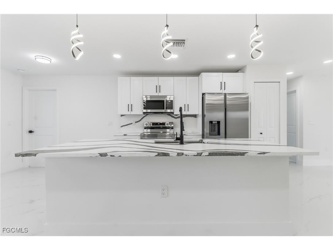 1918 NW 21st Terrace Cape Coral FL 33993 2026001940 image8