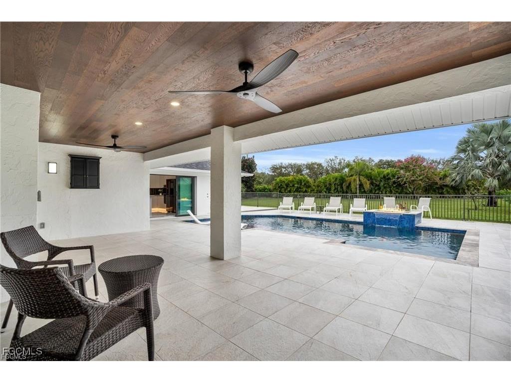 1919 Countess Court Naples FL 34110 2025002803 image2