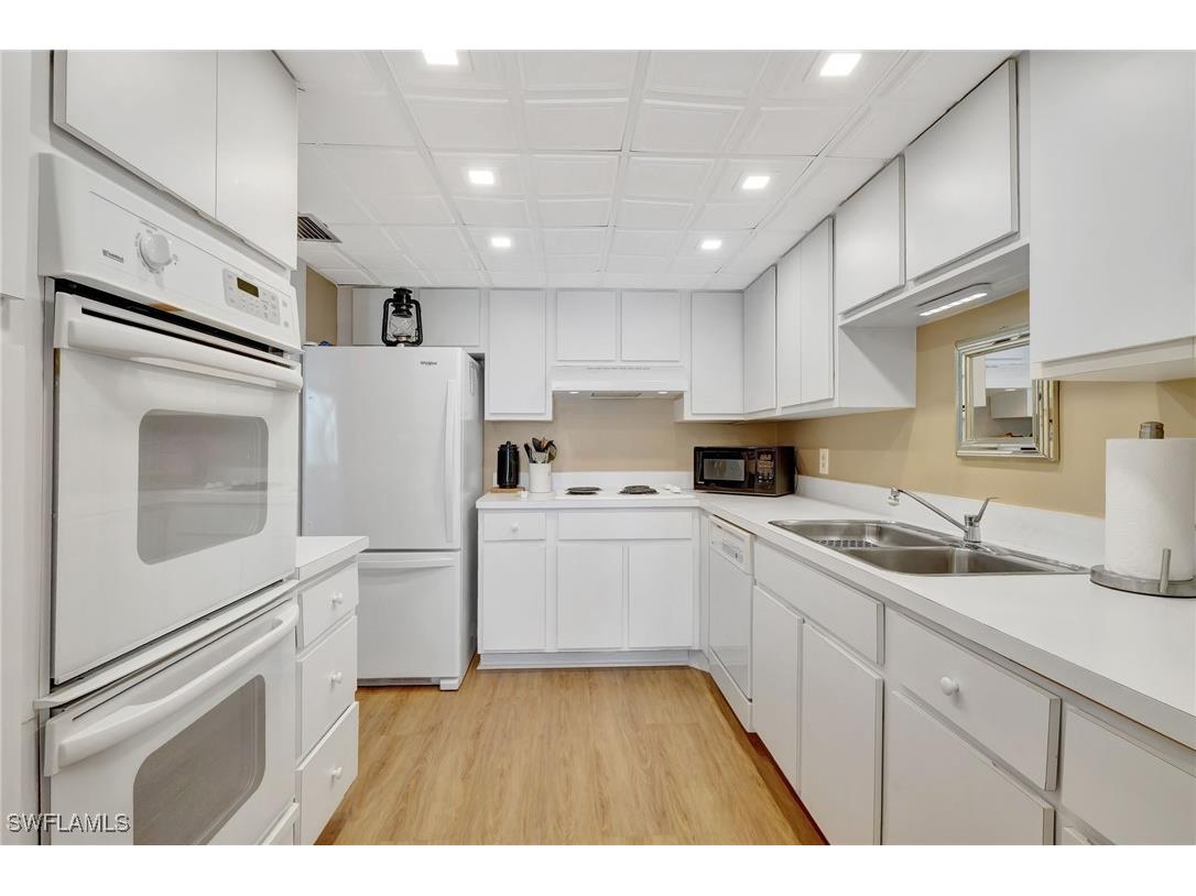 1919 Gulf Shore Boulevard N #201 Naples FL 34102 225051548 image11