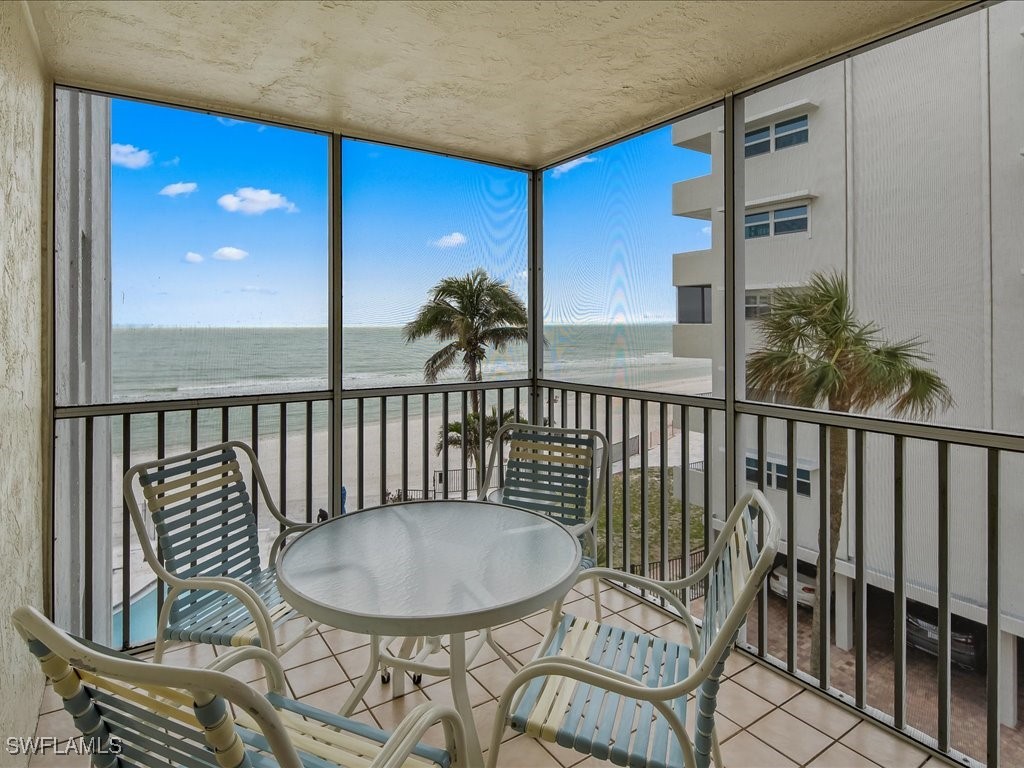 1919 Gulf Shore Boulevard N #403 Naples FL 34102 225006025 image1