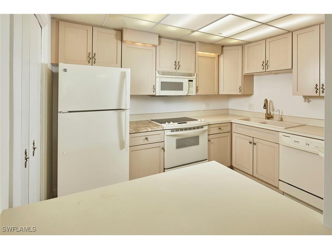 1919 Gulf Shore Boulevard N #804 Naples FL 34102 225077049 image11